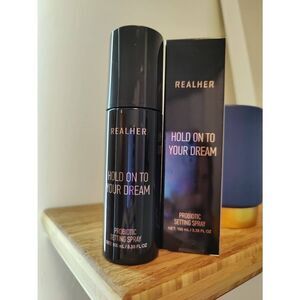 RealHer "Hold On To Your Dream" probiotic setting spray, 100 ml/3.38 fl oz.